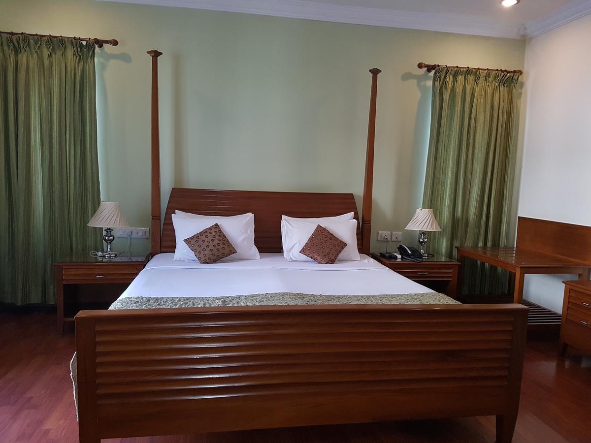 Trinity Suits Bangalore Exterior foto
